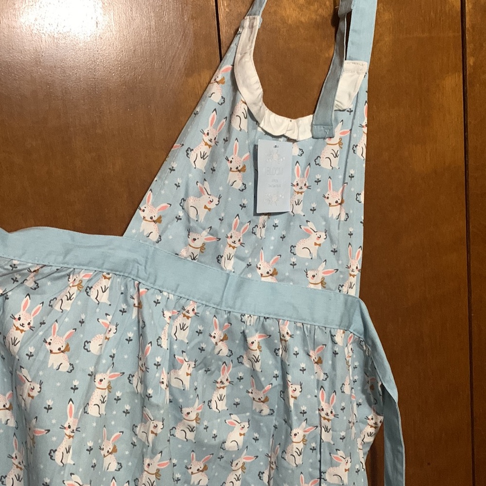 BLOOM- Bunnies 🐰 Apron- One Size Fits All